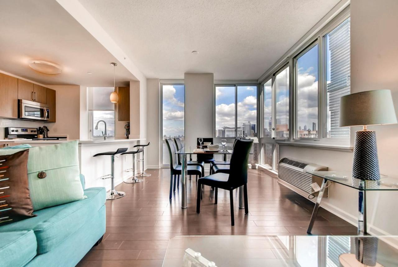 Three-Bedroom Apartment at Skyview Luxury Suites - New York City