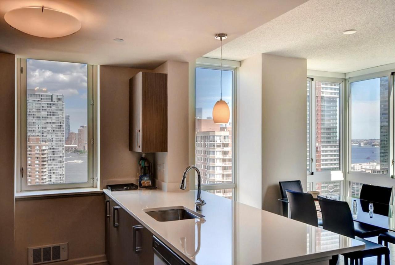 Three-Bedroom Apartment at Skyview Luxury Suites - New York City