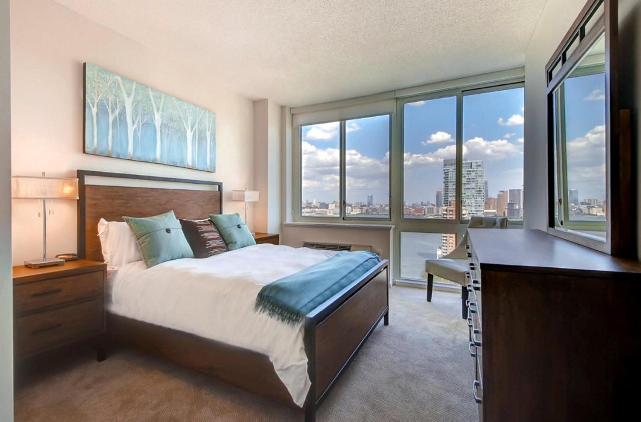 Three-Bedroom Apartment at Skyview Luxury Suites - New York City