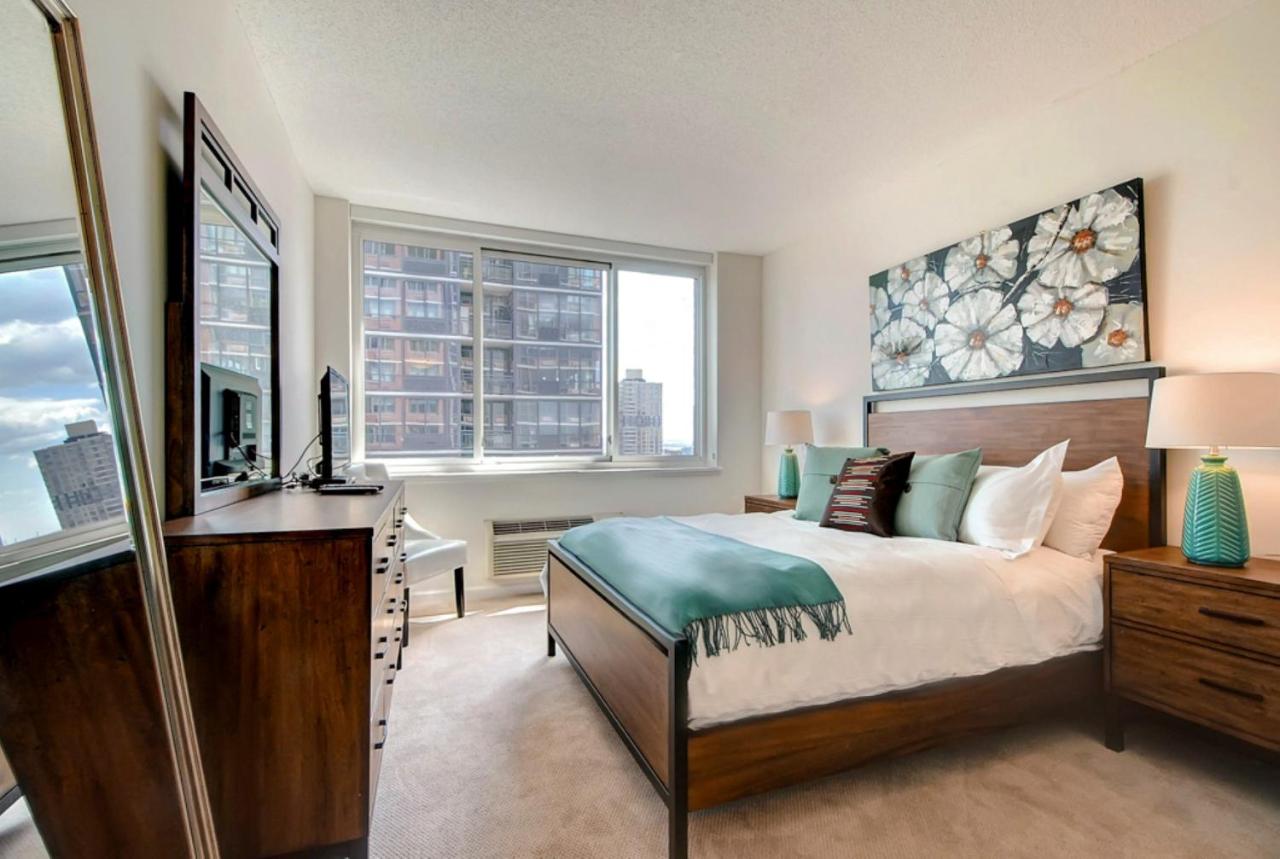 Three-Bedroom Apartment at Skyview Luxury Suites - New York City