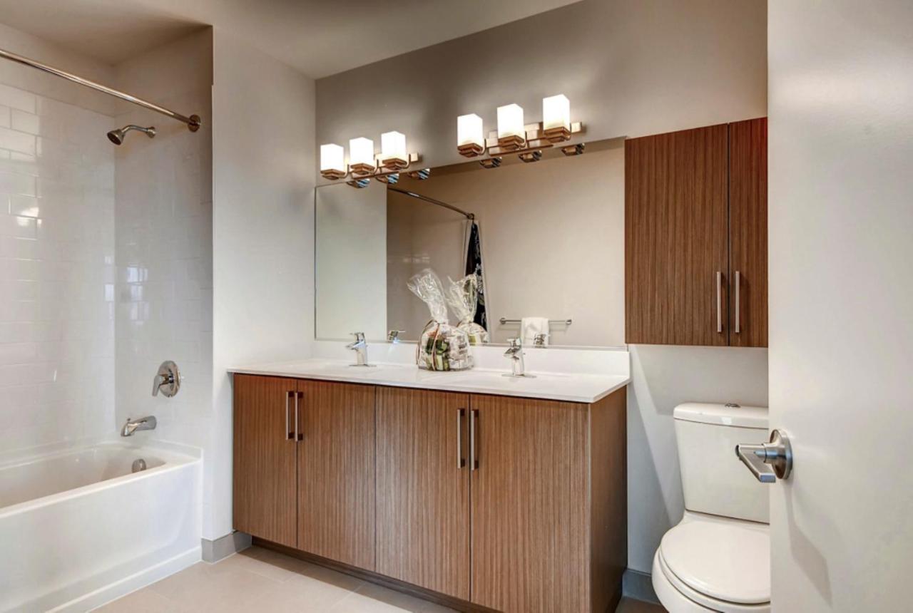 Three-Bedroom Apartment at Skyview Luxury Suites - New York City