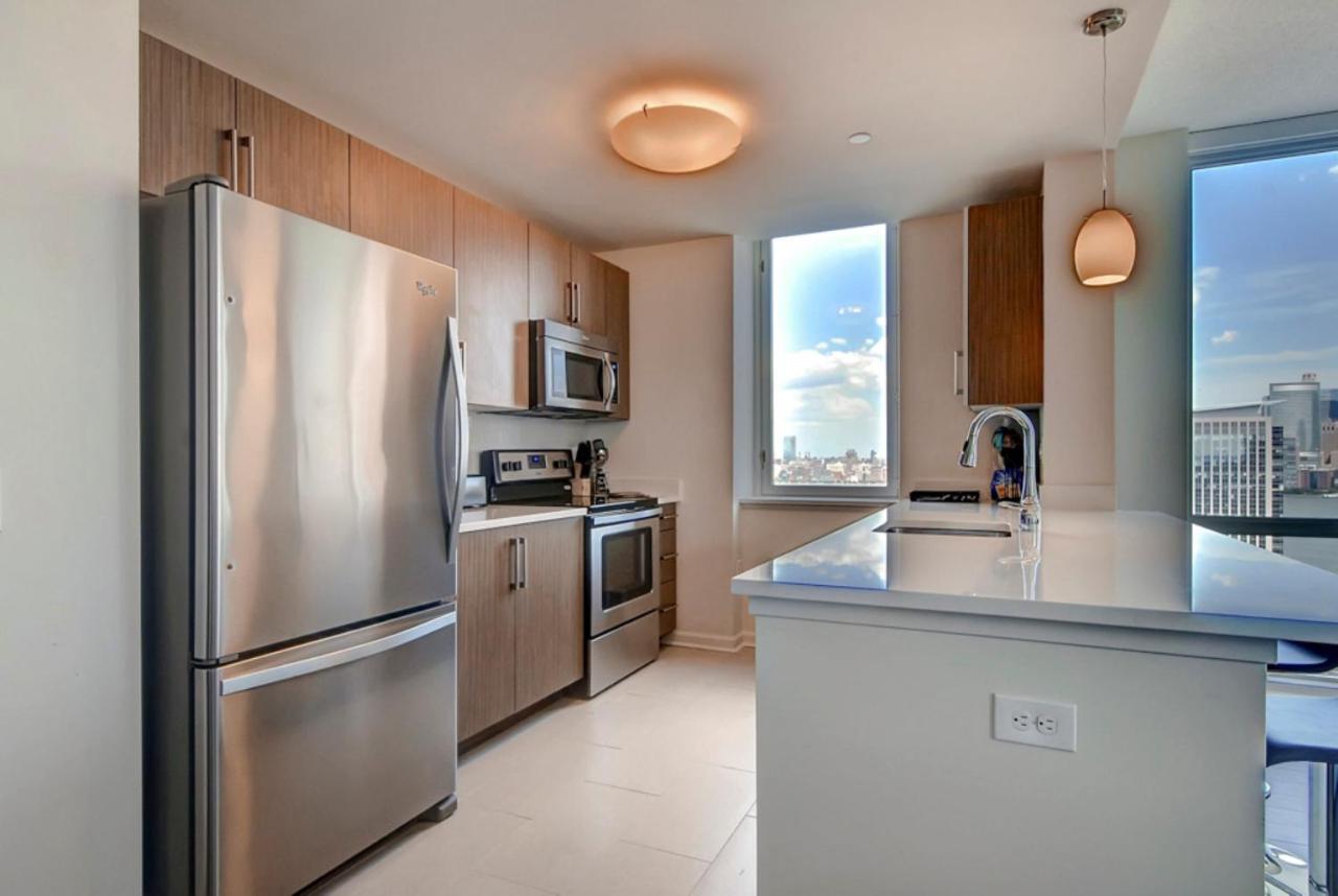 Three-Bedroom Apartment at Skyview Luxury Suites - New York City