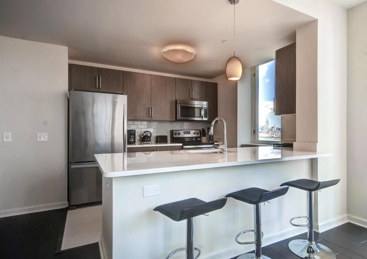 Three-Bedroom Apartment at Skyview Luxury Suites - New York City