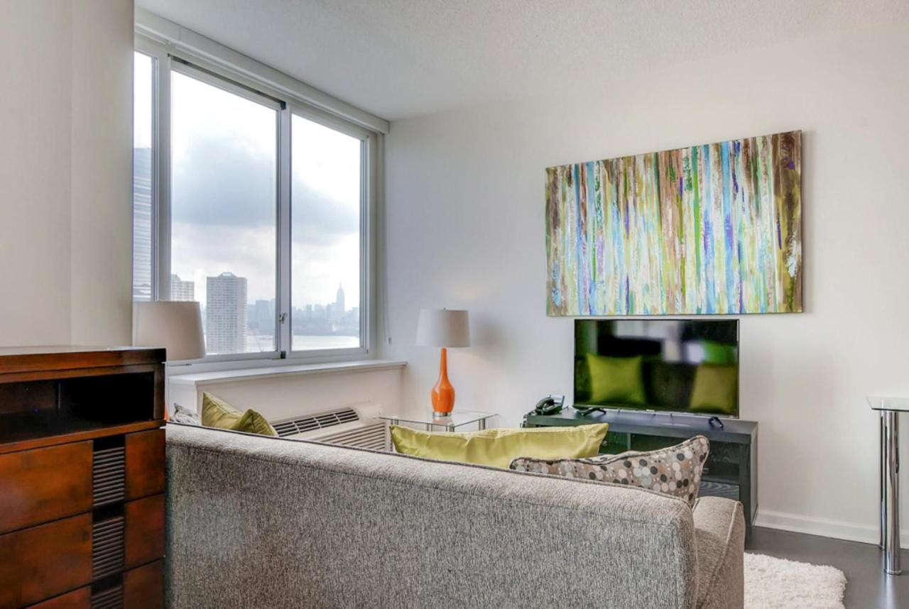Studio at Skyview Luxury Suites - New York City