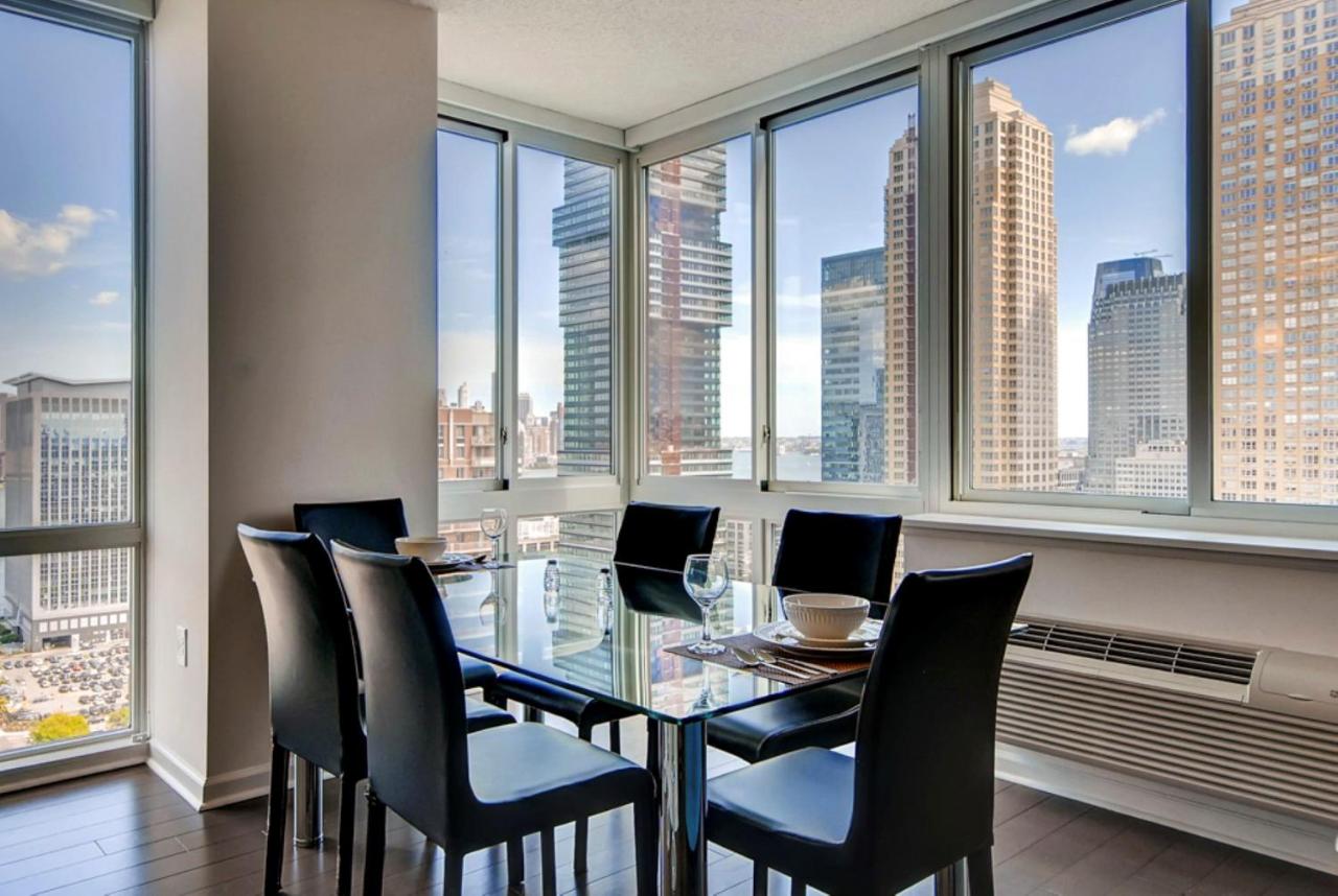 Three-Bedroom Apartment at Skyview Luxury Suites - New York City