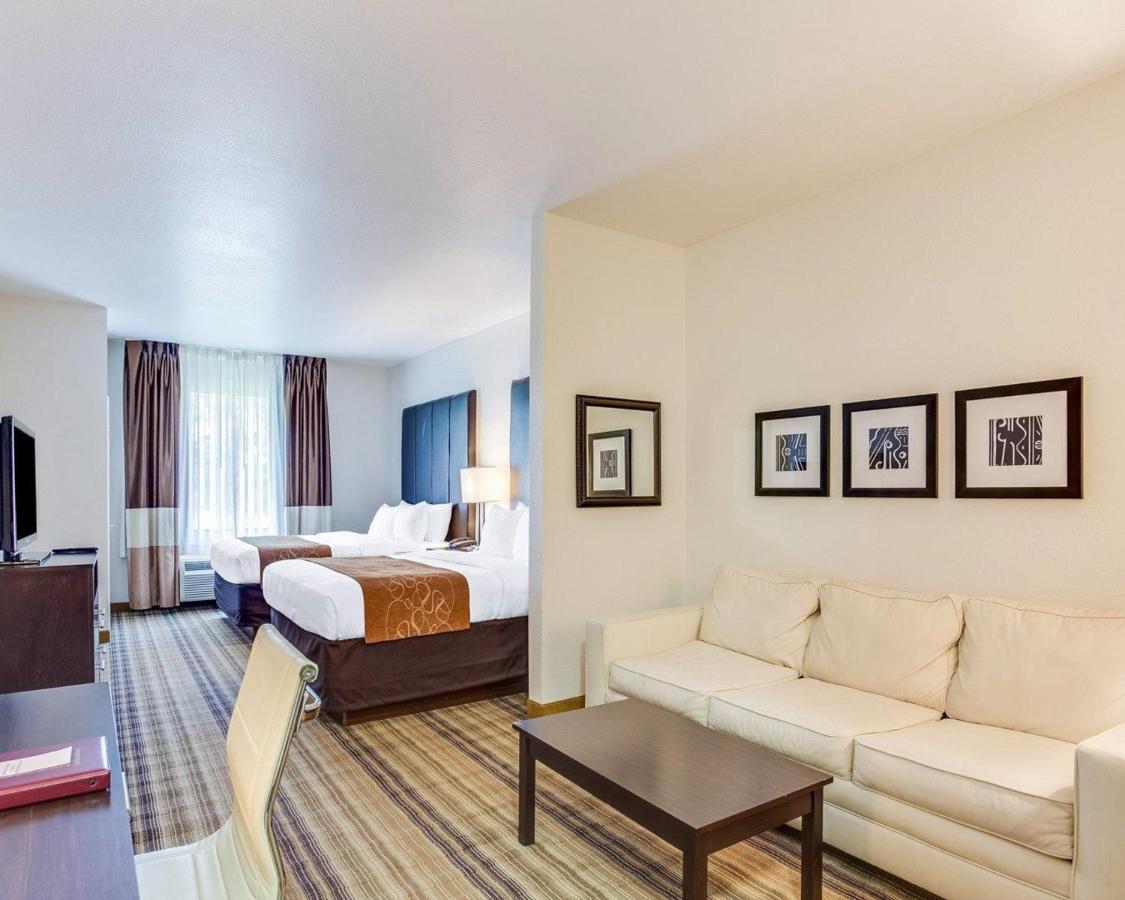 Queen Room with Two Queen Beds - Non-Smoking at Comfort Suites Mandeville - Covington