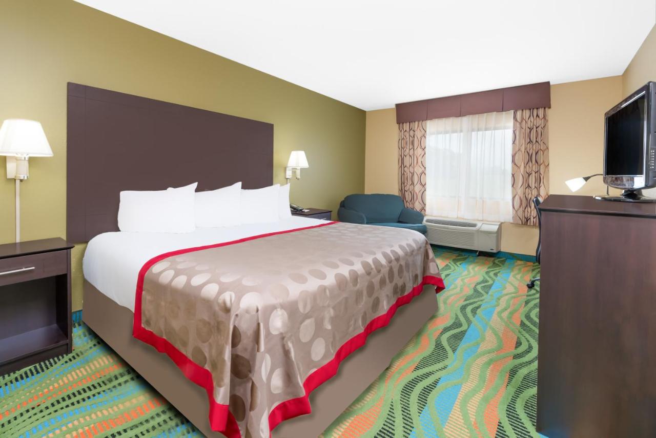 King Room - Mobility Access/Non-Smoking at Ramada by Wyndham Vandalia