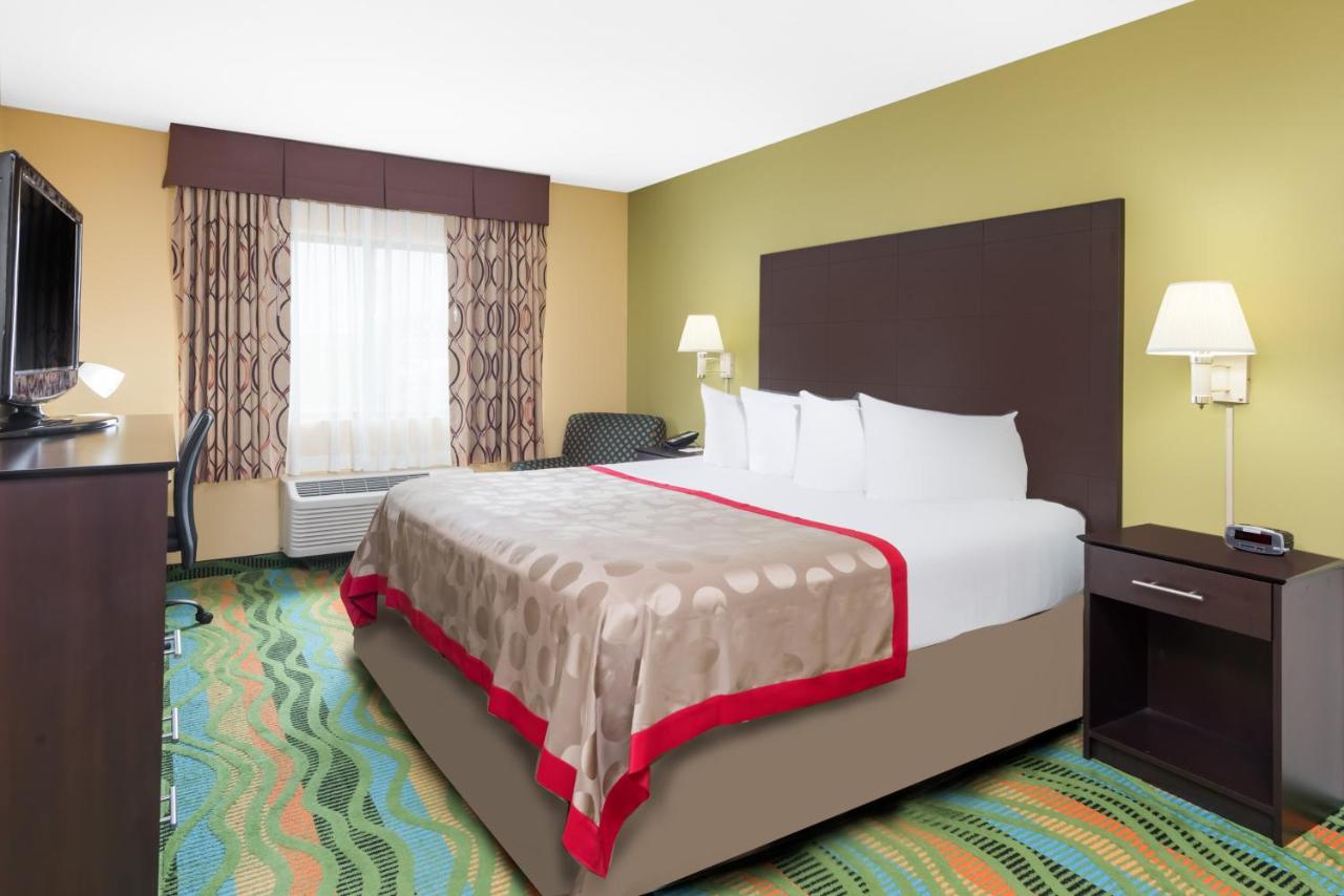 King Room - Non-Smoking at Ramada by Wyndham Vandalia