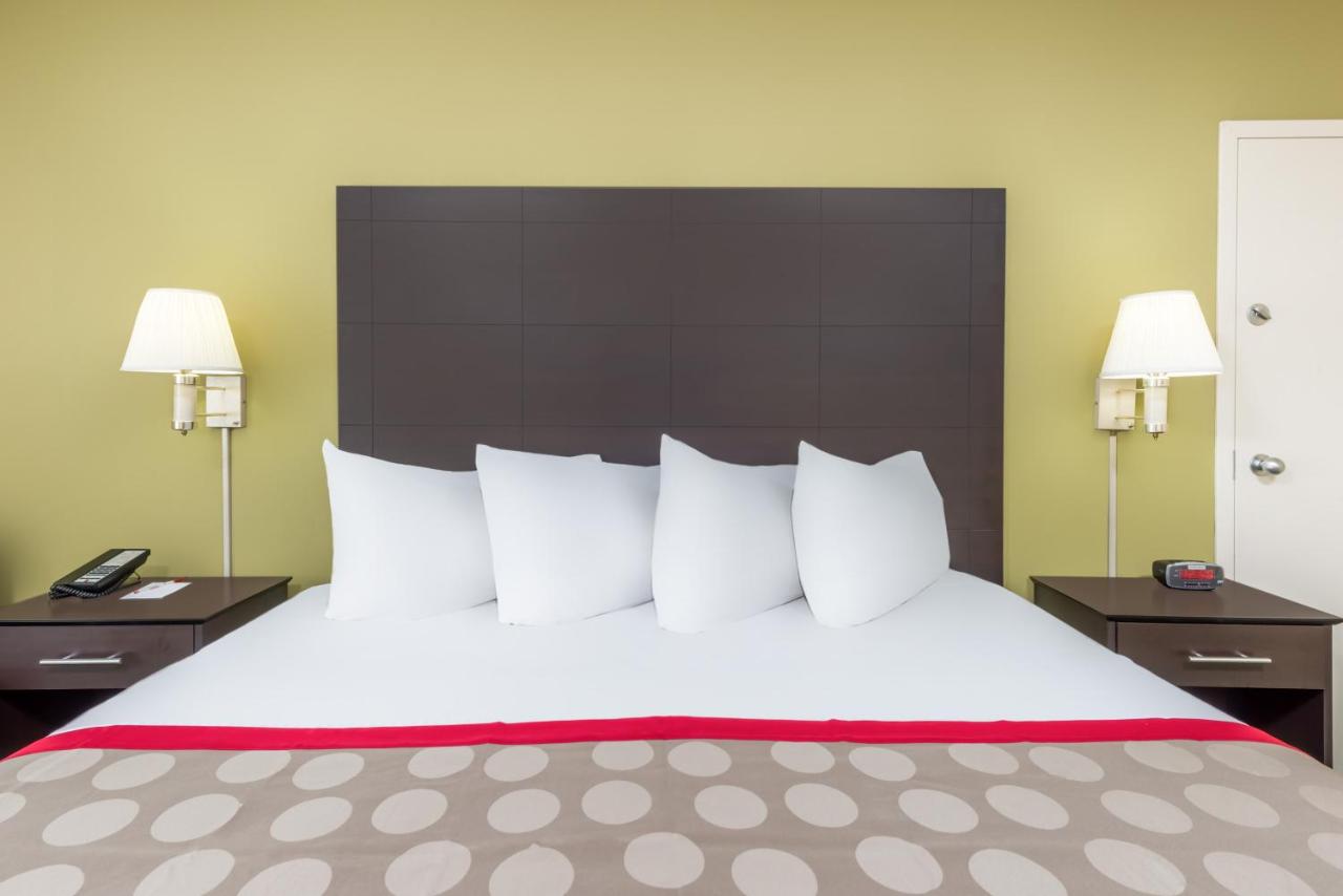 King Room - Non-Smoking at Ramada by Wyndham Vandalia