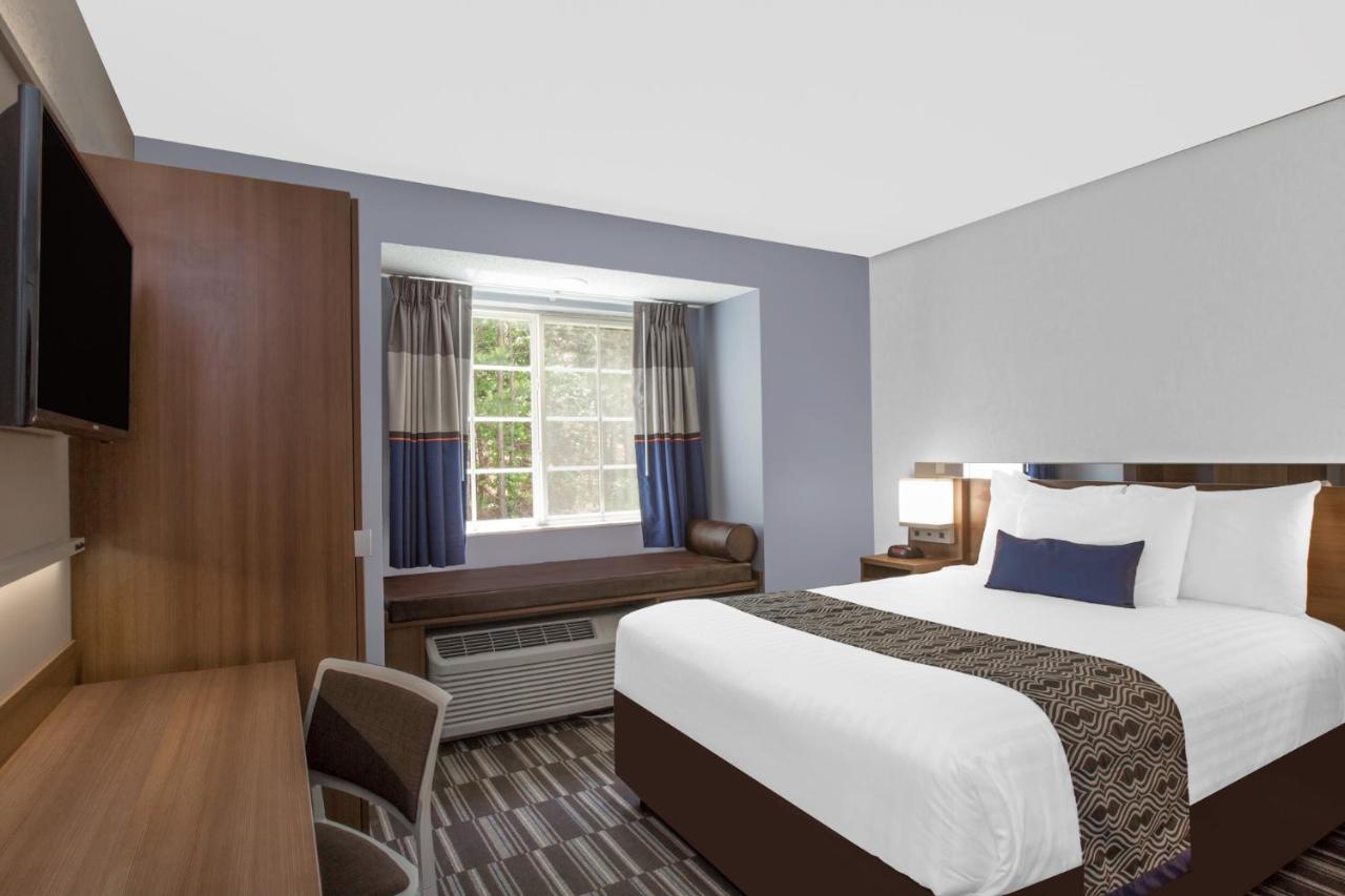 Queen Room - Non-Smoking at Microtel Inn & Suites by Wyndham Gardendale