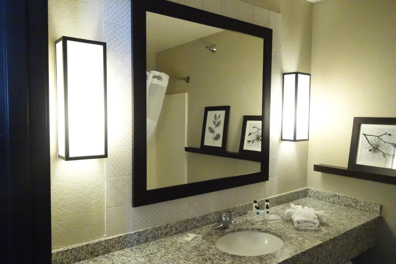 King Suite with Whirlpool at Country Inn & Suites by Radisson, Sidney, NE