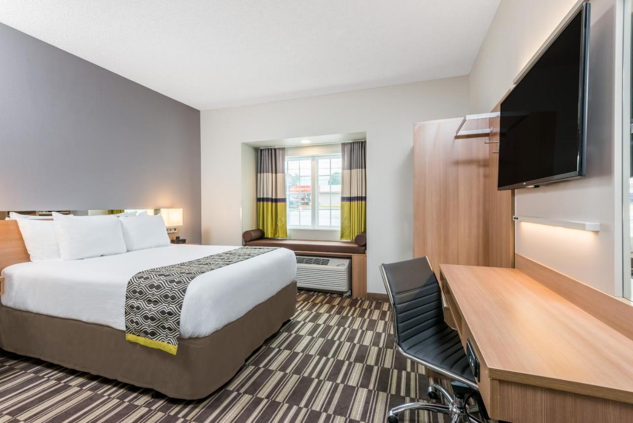 Deluxe Queen Suite - Disability Access/Non-Smoking at Microtel Inn & Suites By Wyndham New Martinsville