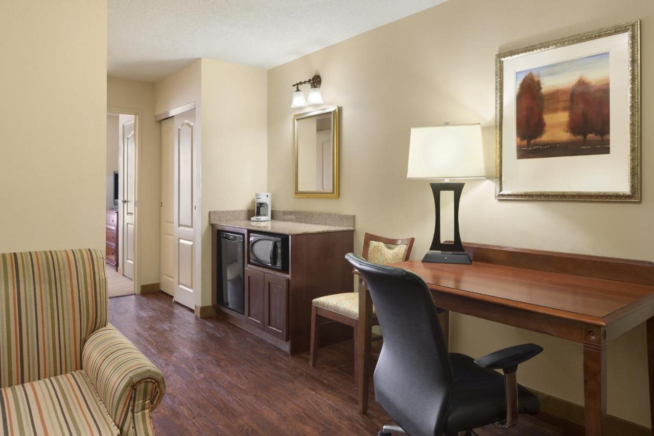 One-Bedroom King Suite at Country Inn & Suites by Radisson, Baltimore North, MD