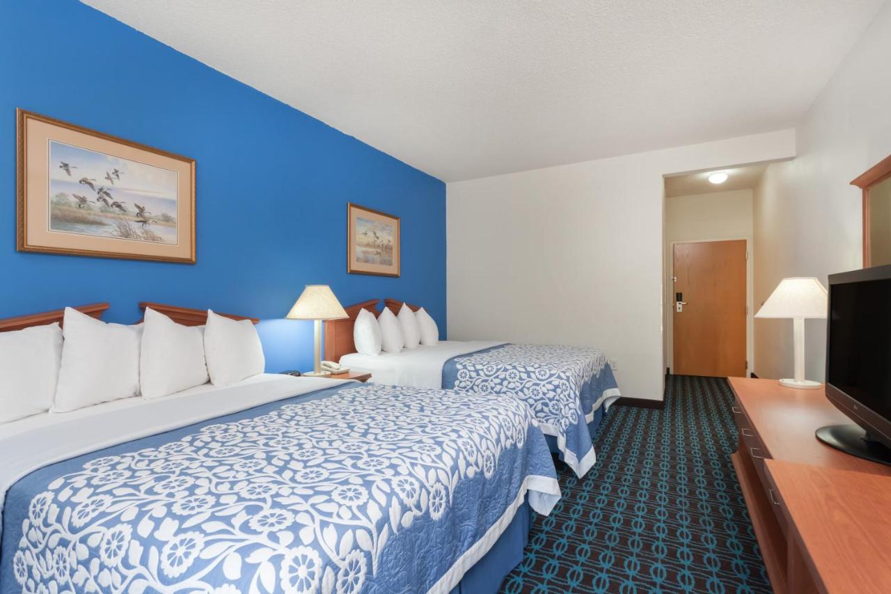Queen Room with Two Queen Beds - Non-Smoking at Days Inn & Suites by Wyndham Cambridge