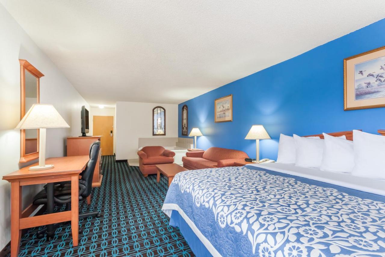 King Studio Suite - Non-Smoking at Days Inn & Suites by Wyndham Cambridge