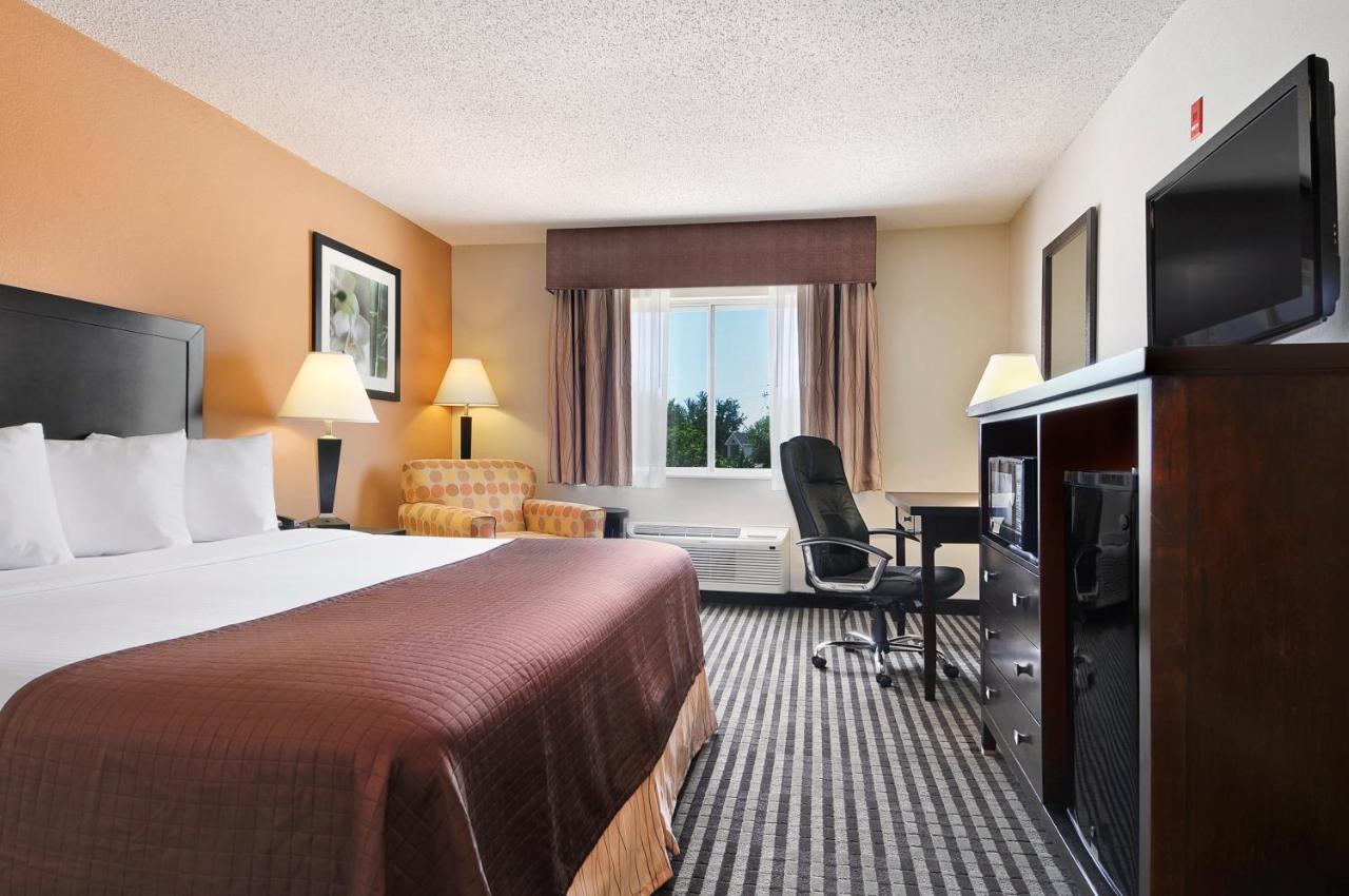King Room- Non-Smoking at Baymont by Wyndham Dallas/ Love Field