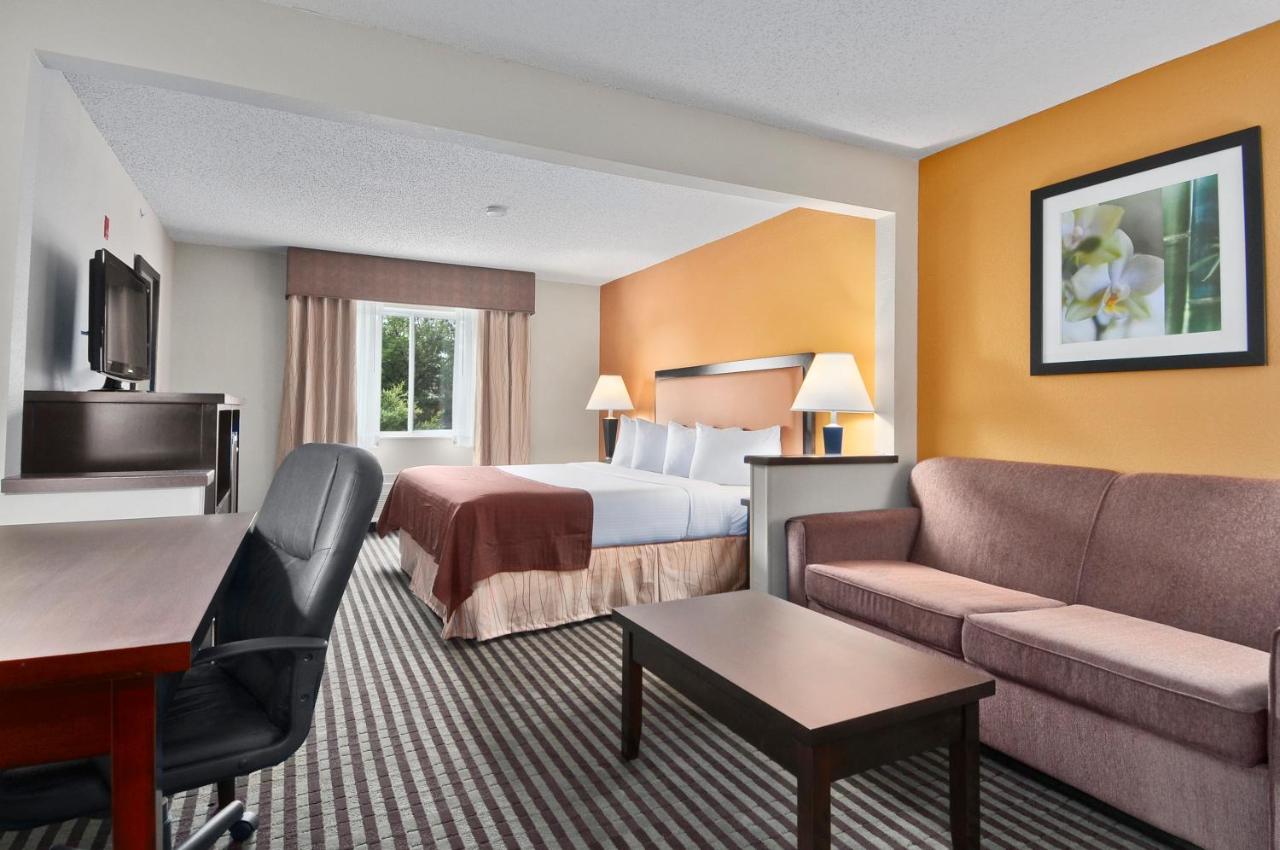 Studio Suite with a King Bed, Non-Smoking at Baymont by Wyndham Dallas/ Love Field