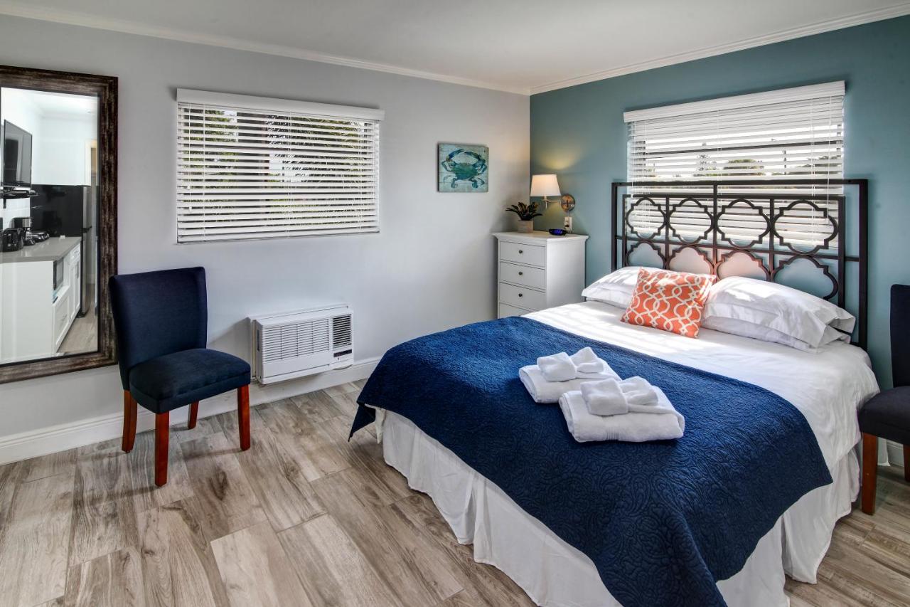 Queen Room at May-Dee Suites