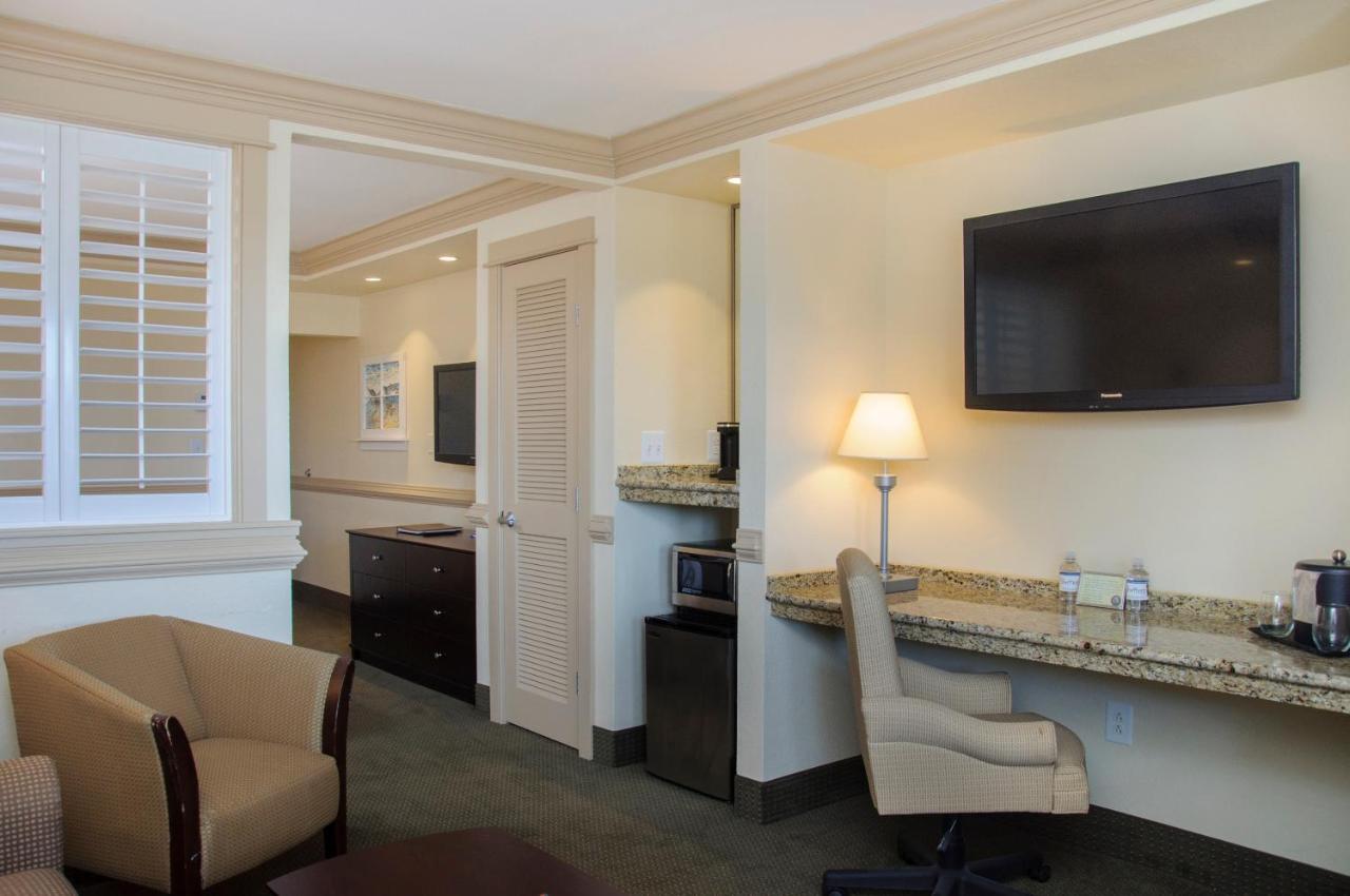 Poolside King Suite-Main Building at Shutters on the Banks