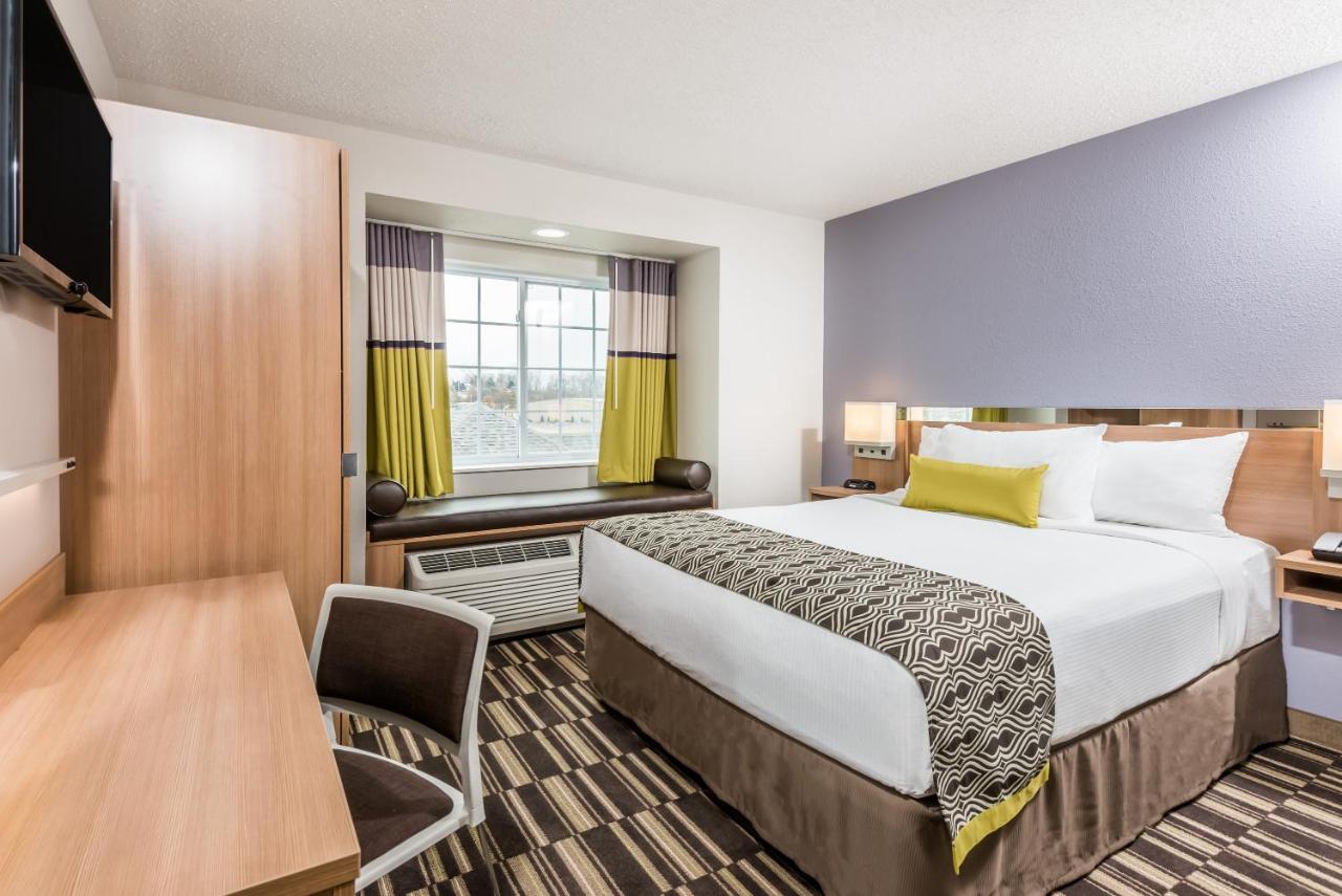 Queen Room - Non-Smoking at Microtel Inn & Suites By Wyndham Beaver Falls