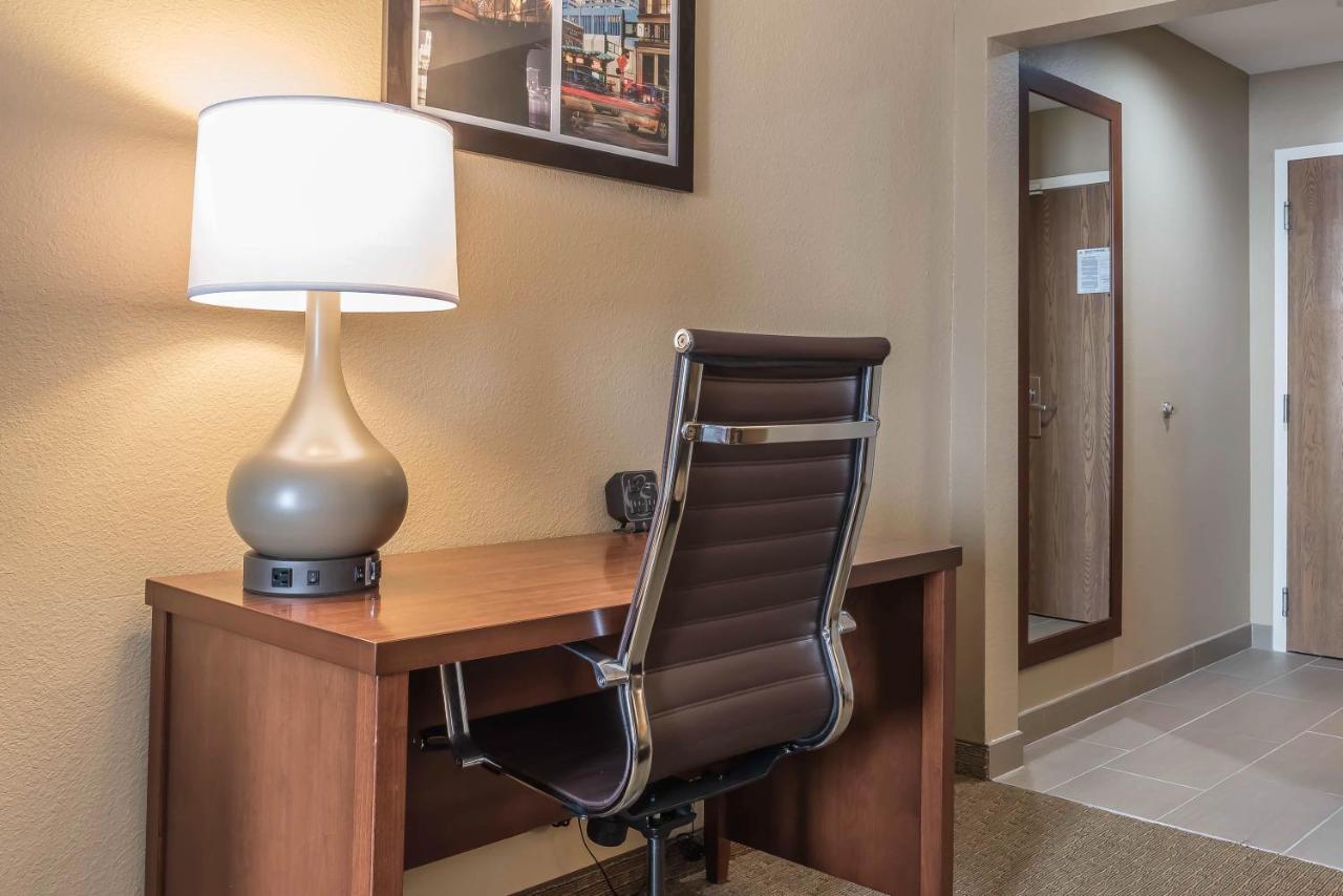 King Suite - Non-Smoking at Comfort Suites Mason near Kings Island