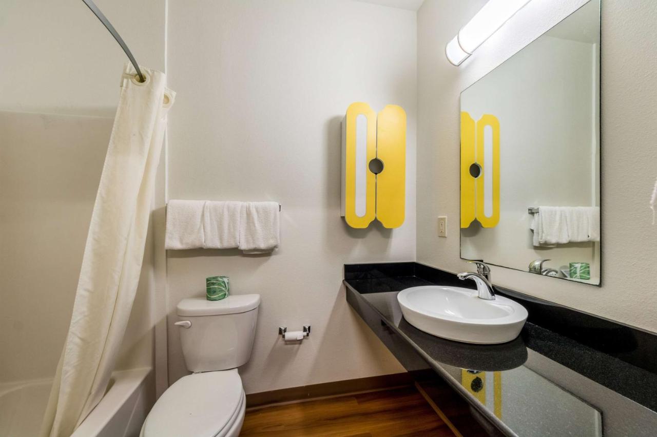Queen Room - Non-Smoking at Super 8 by Wyndham Kenedy