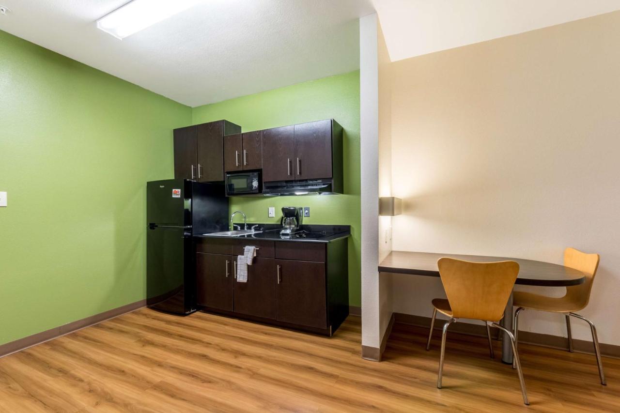 Queen Room - Non-Smoking at Super 8 by Wyndham Kenedy
