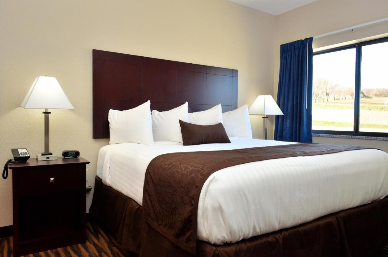 King Suite with Spa Bath at Cobblestone Inn & Suites - Manning