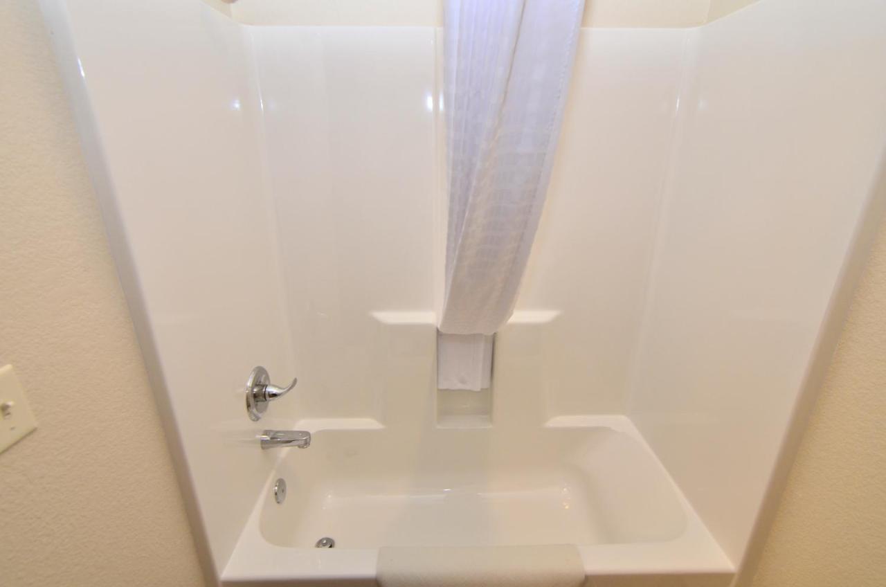 King Suite with Spa Bath at Cobblestone Inn & Suites - Manning
