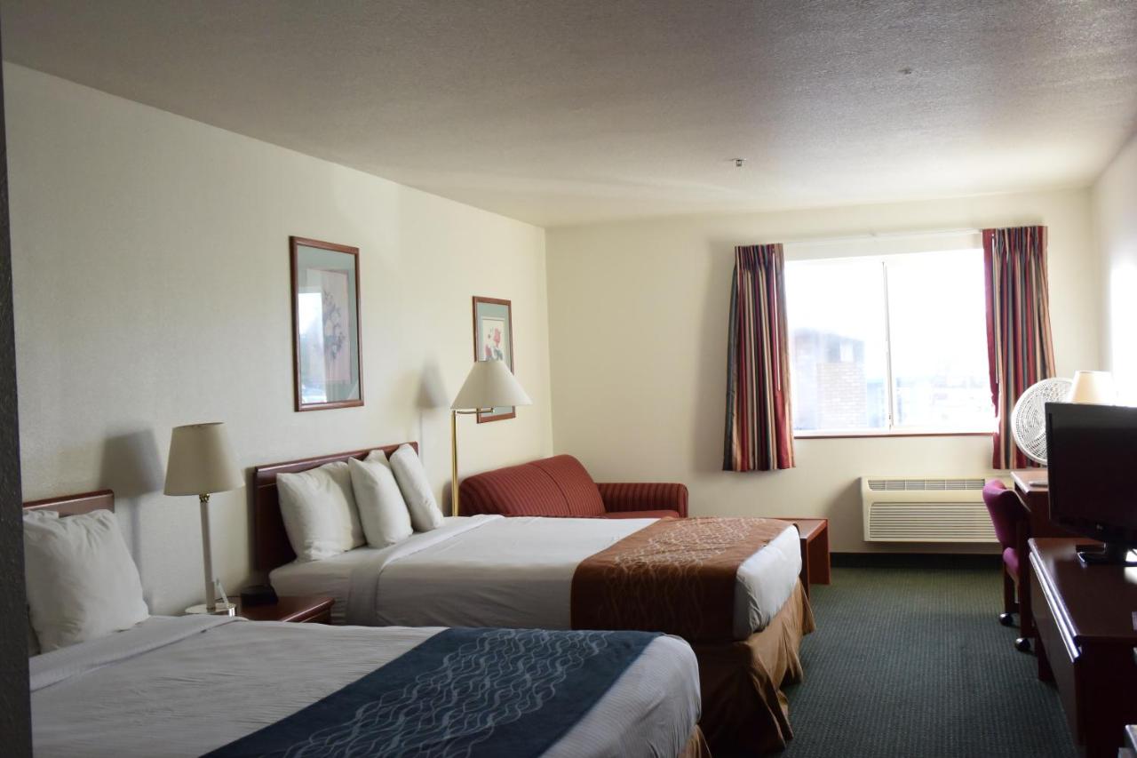 Queen Room with Two Queen Beds - Non-Smoking at Travelodge Suites by Wyndham Newberg