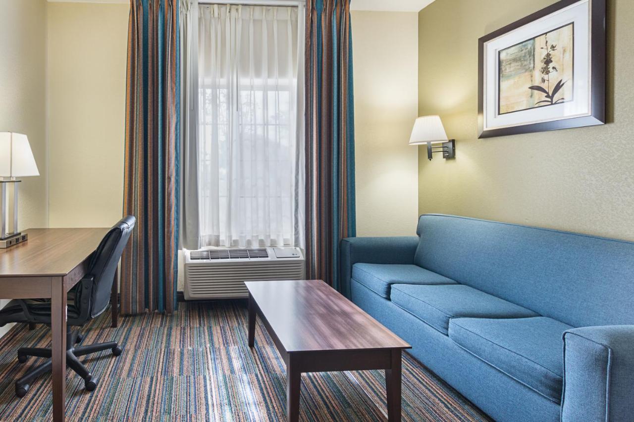 Queen Suite with Two Queen Beds at Quality Suites Temple I-35