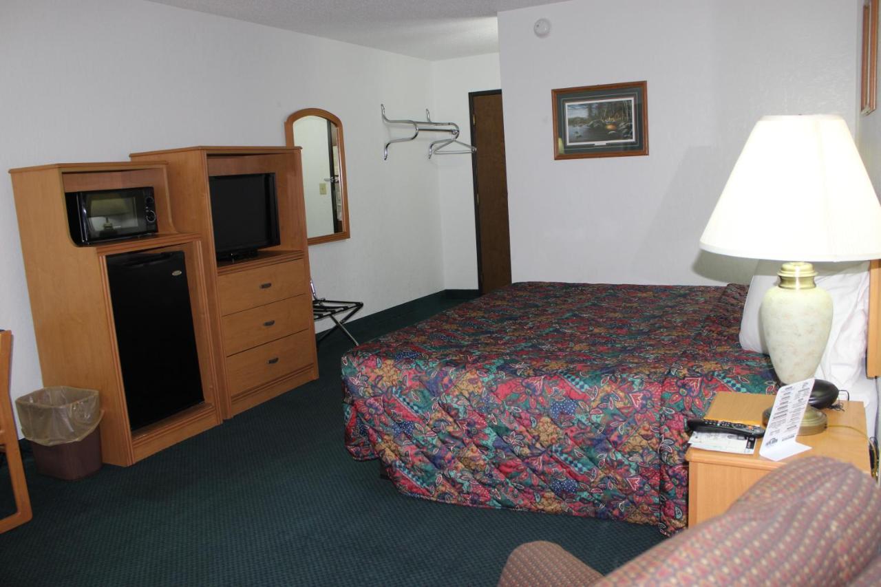 Deluxe King Room at StayInn - Grand Forks
