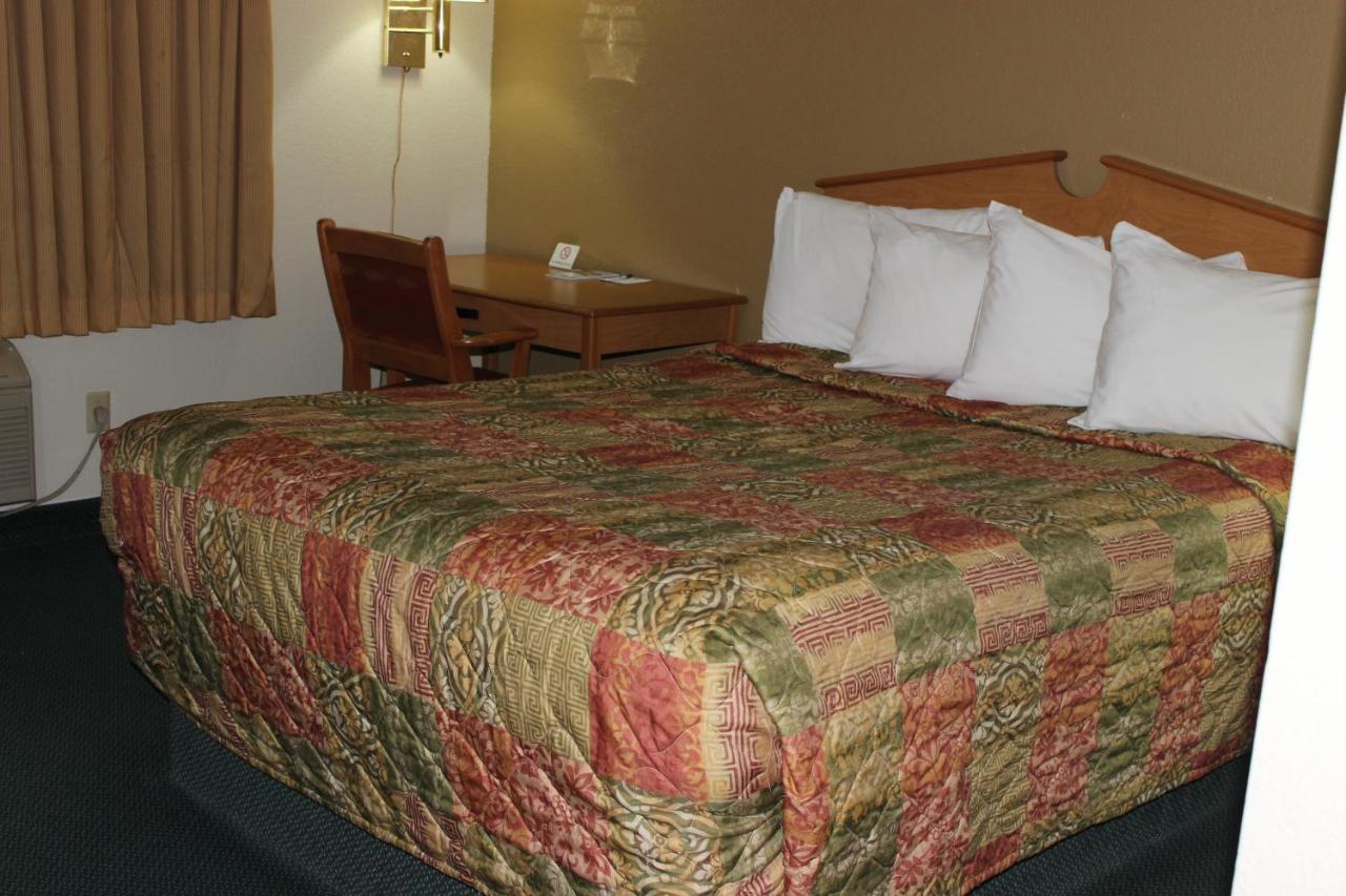 Queen Room - Non-Smoking at StayInn - Grand Forks