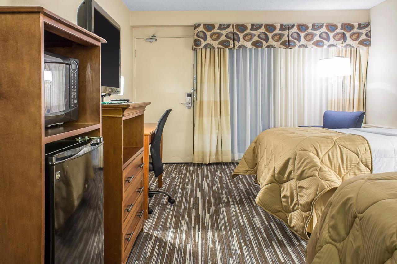 Double Room with Two Double Beds - Non-Smoking at Clarion Inn Cedar Falls