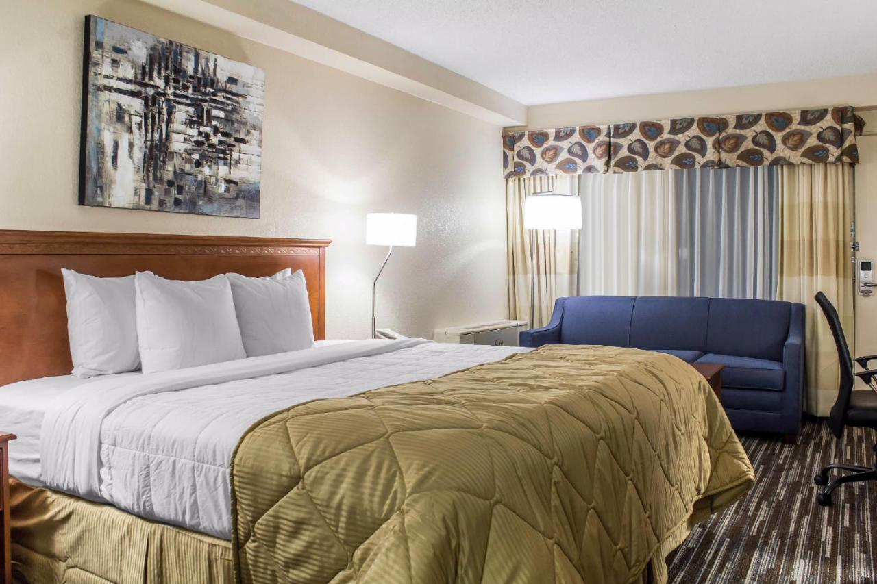 Standard King Room - Non-Smoking at Clarion Inn Cedar Falls