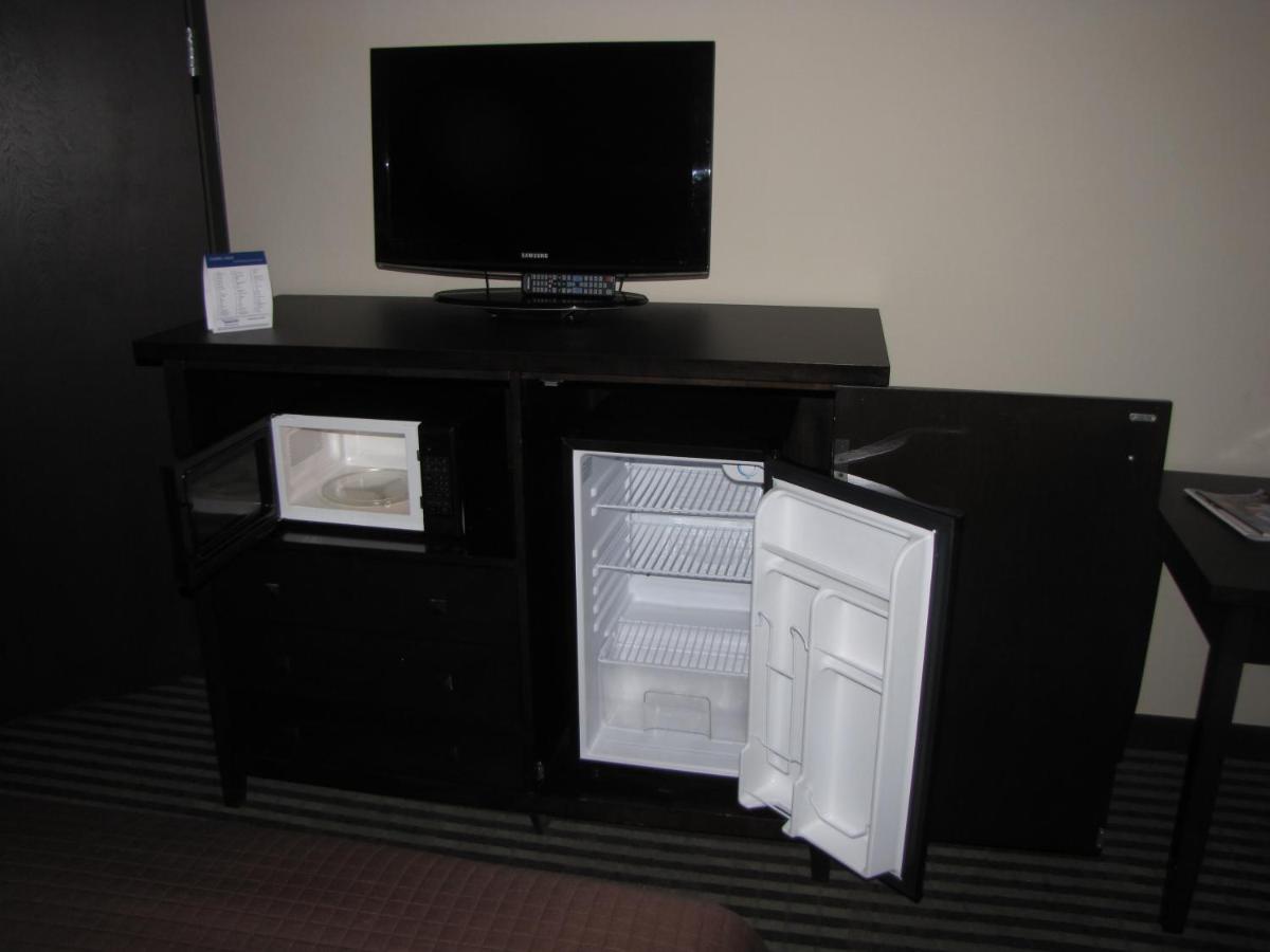 Queen Room with Two Queen Beds - Non-Smoking at Baymont by Wyndham Dallas/ Love Field