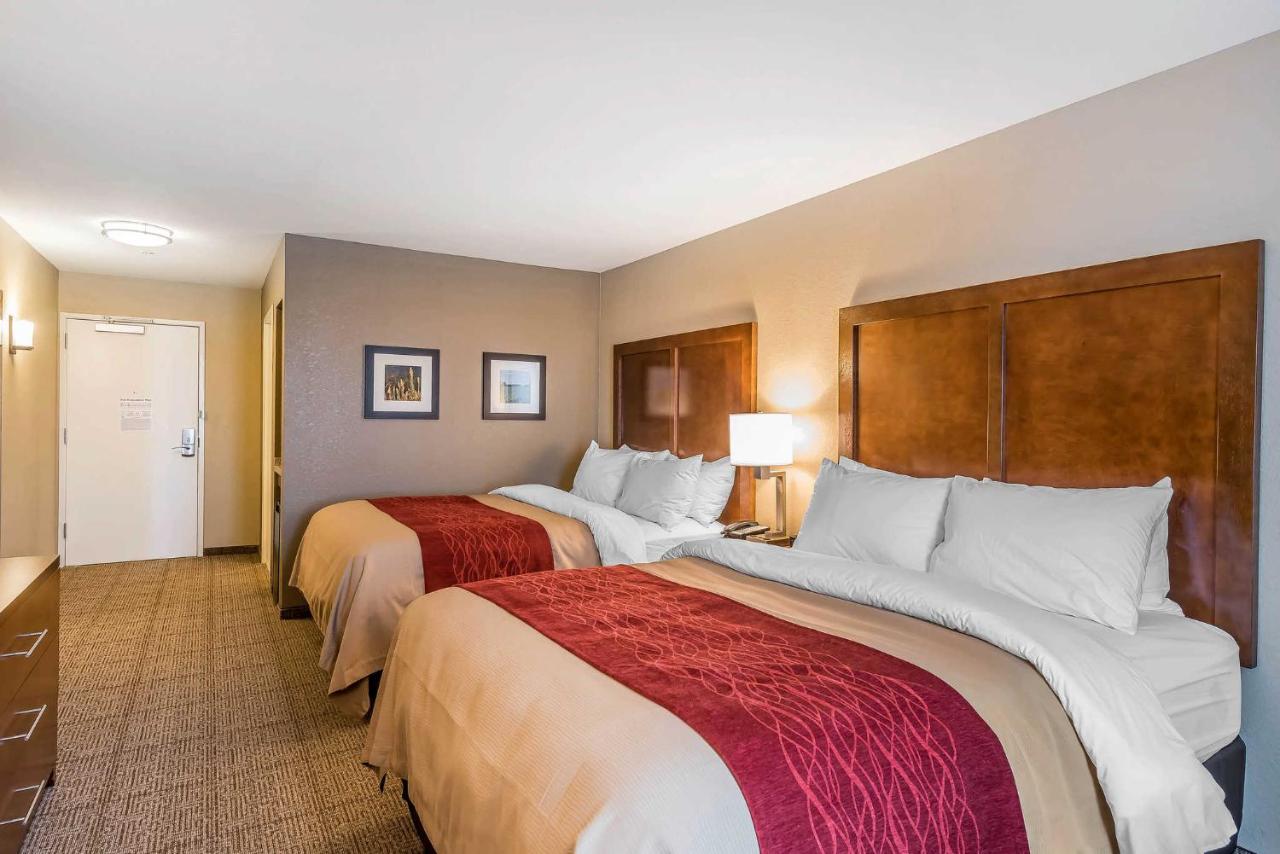 Queen Room with Two Queen Beds - Disability Access at Comfort Inn & Suites Sidney I-80