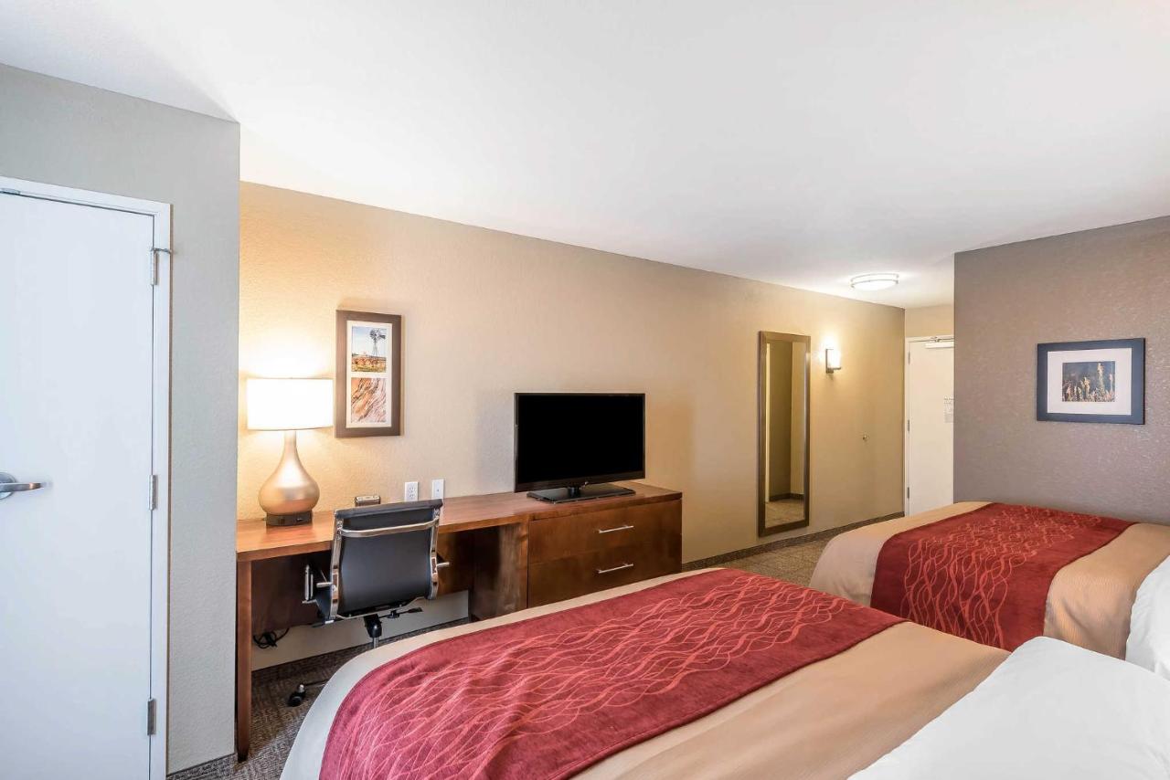 Queen Room with Two Queen Beds - Disability Access at Comfort Inn & Suites Sidney I-80