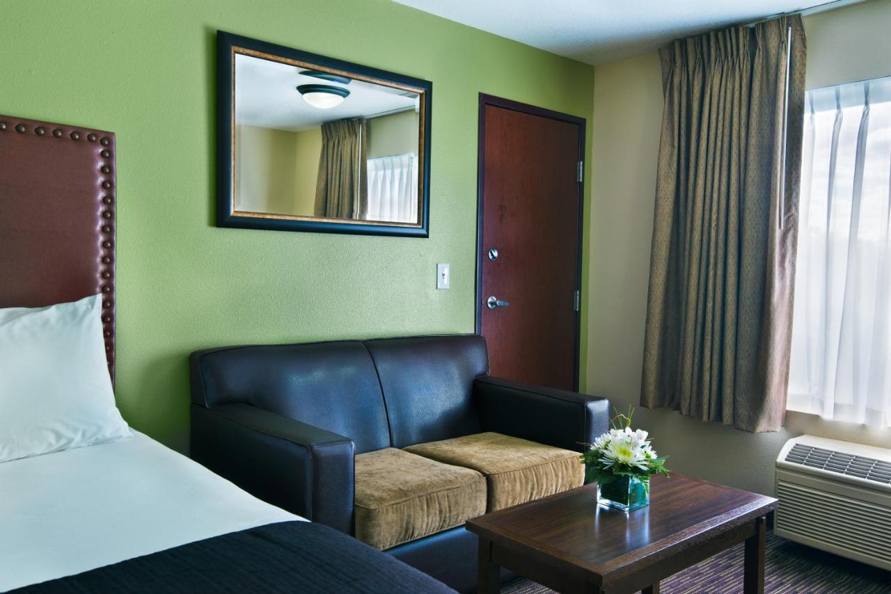 2 Queen Suite Building 2 at Oxford Suites Hermiston