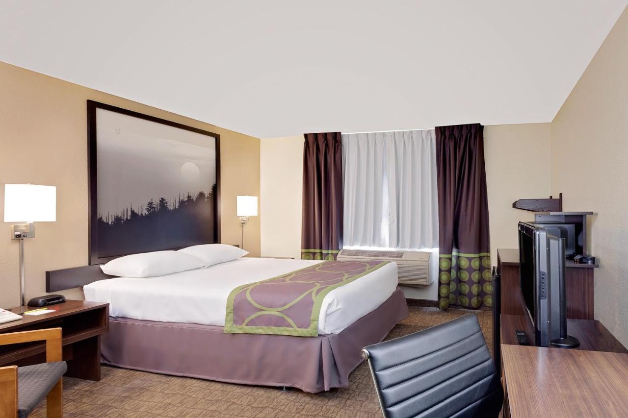 Queen Room - Mobility Access/Non-Smoking at Super 8 by Wyndham Lebanon