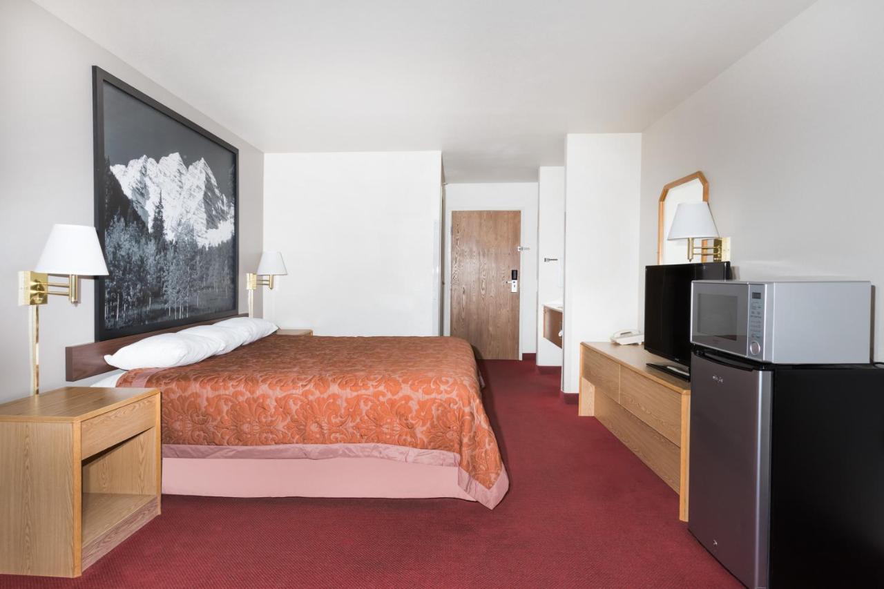 King Room - Non-Smoking at Super 8 by Wyndham Fruita