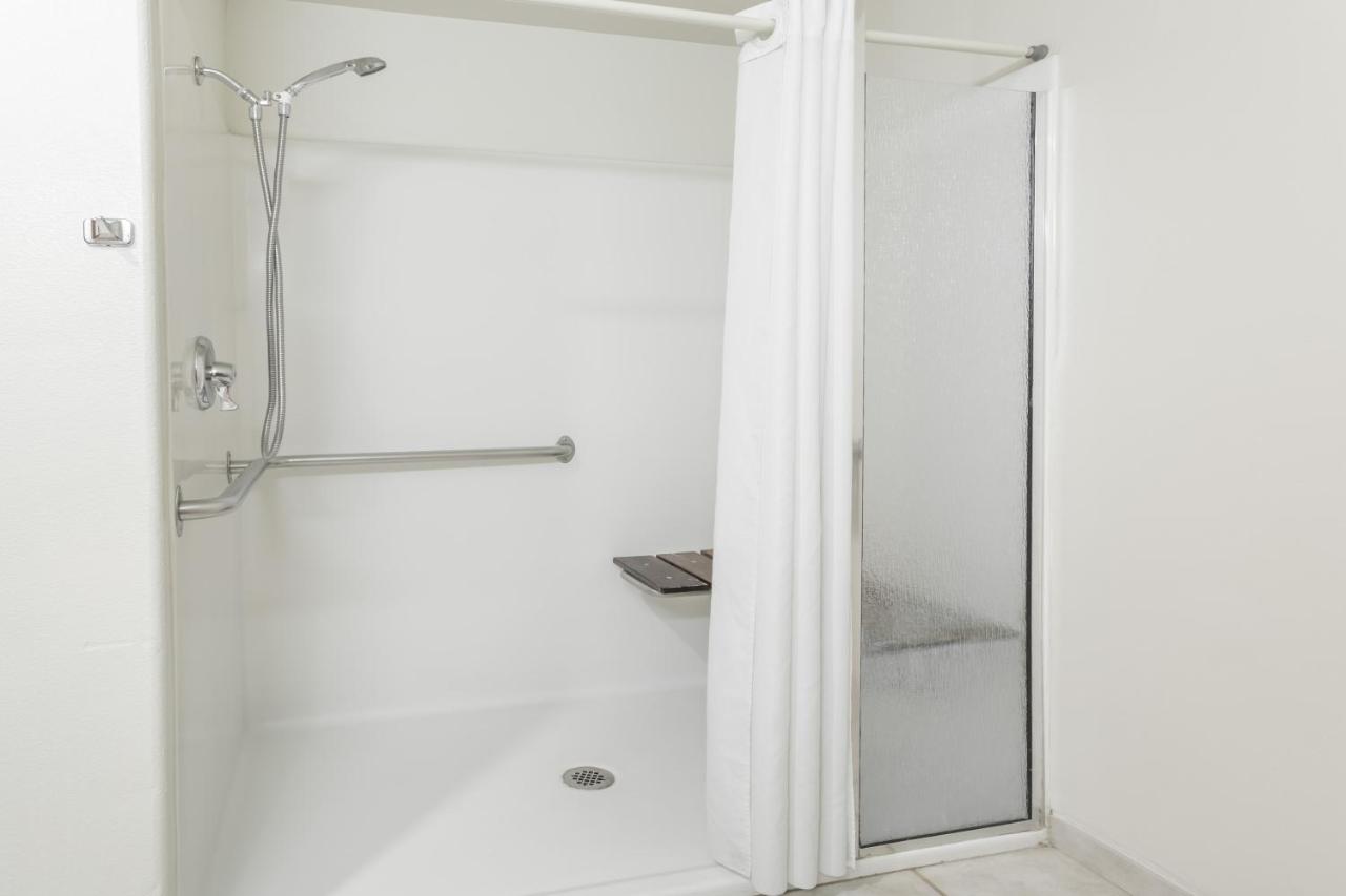 King Room - Disability Access - Non-Smoking at Super 8 by Wyndham Fruita