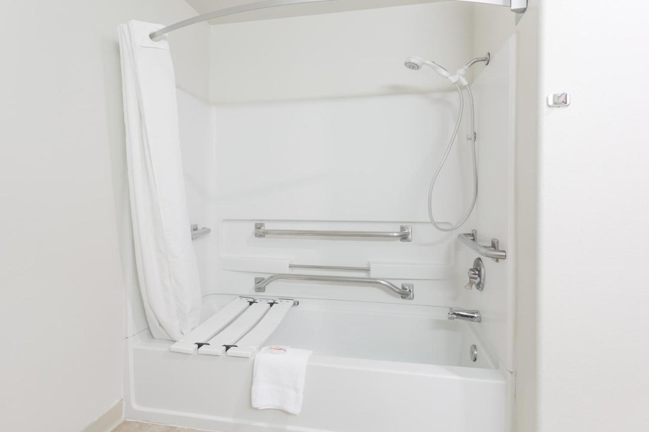 King Room - Disability Access - Non-Smoking at Super 8 by Wyndham Fruita