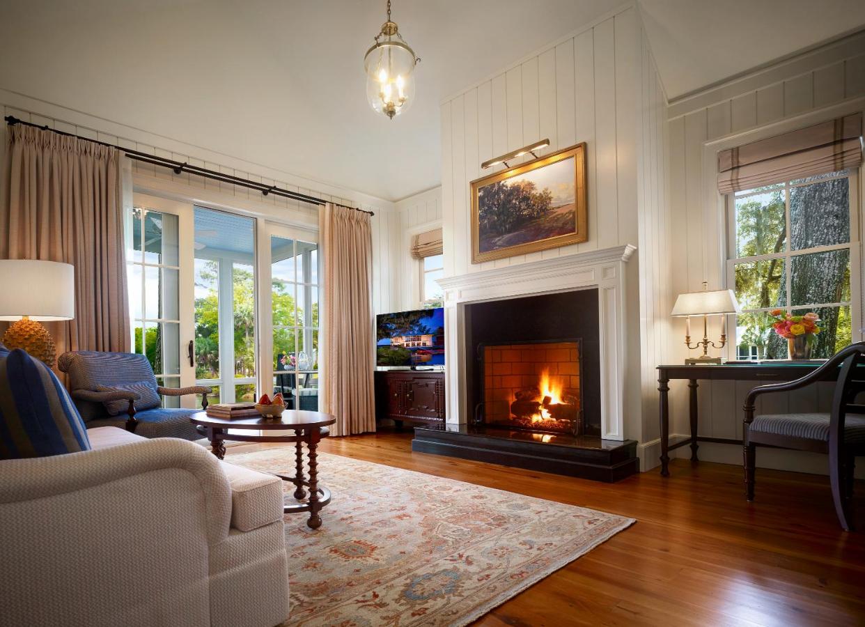 Suite with Lagoon View - Guest House at Montage Palmetto Bluff