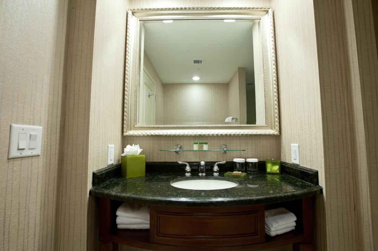 King Room at Town & Country Inn and Suites