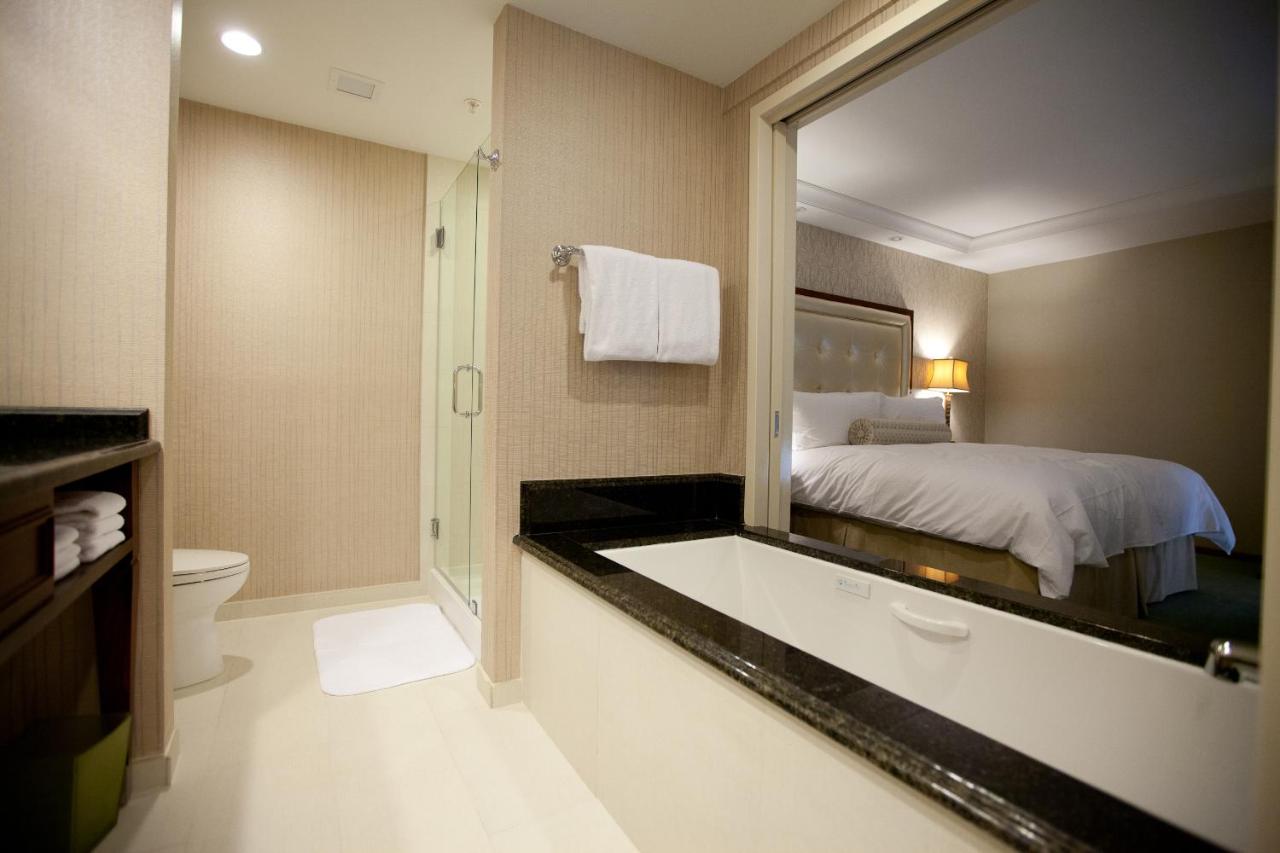 Junior Suite at Town & Country Inn and Suites