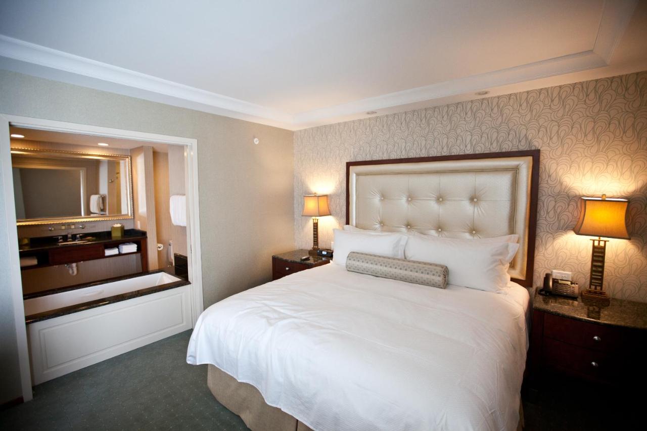 Junior Suite at Town & Country Inn and Suites