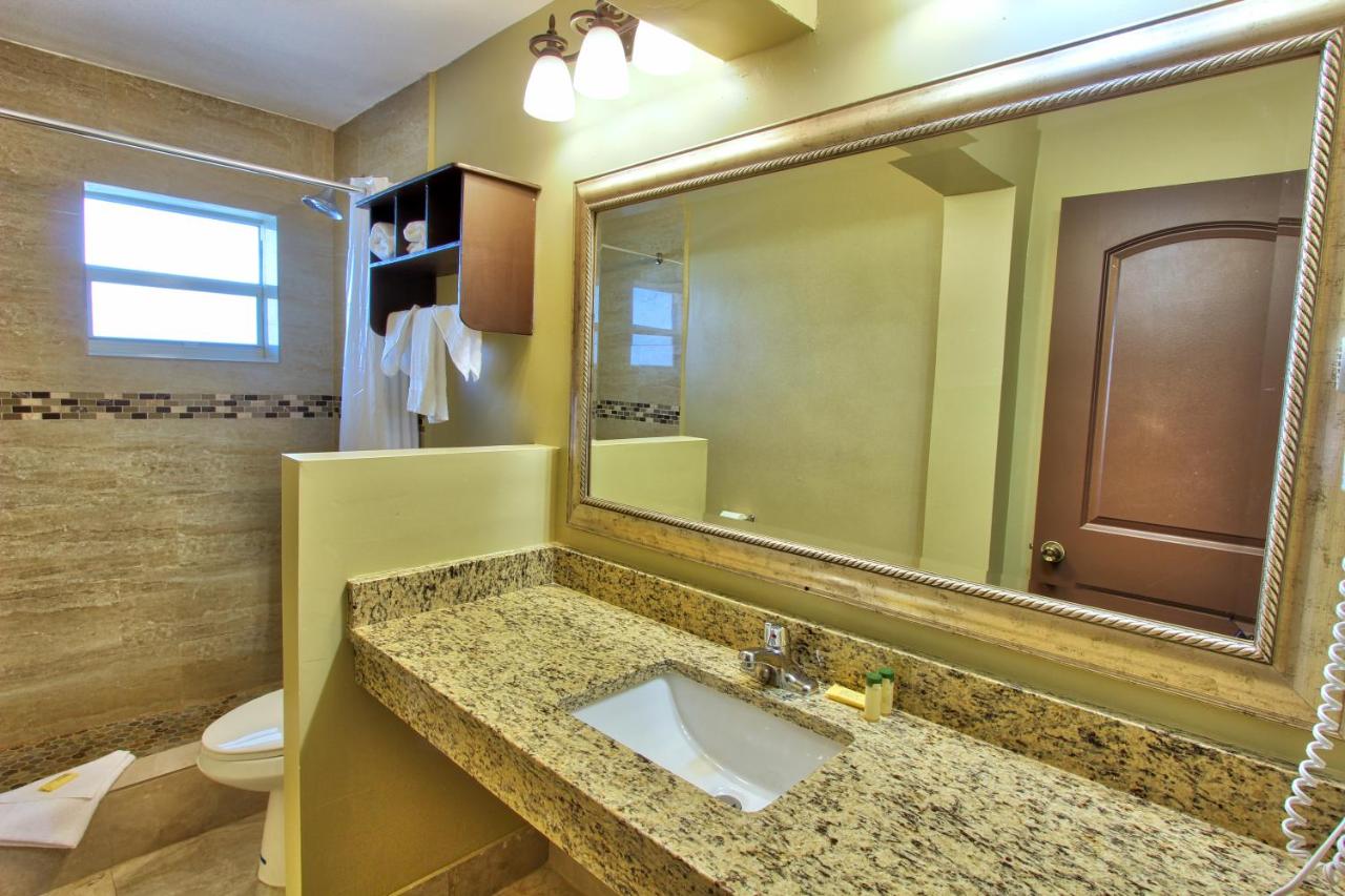 Honeymoon Suite with King Bed at Beachcomber Resort & Club