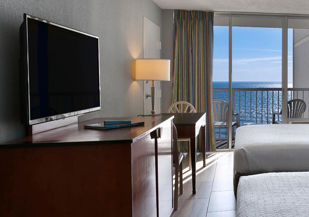 Oceanfront Queen Efficiency at Crown Reef Beach Resort and Waterpark