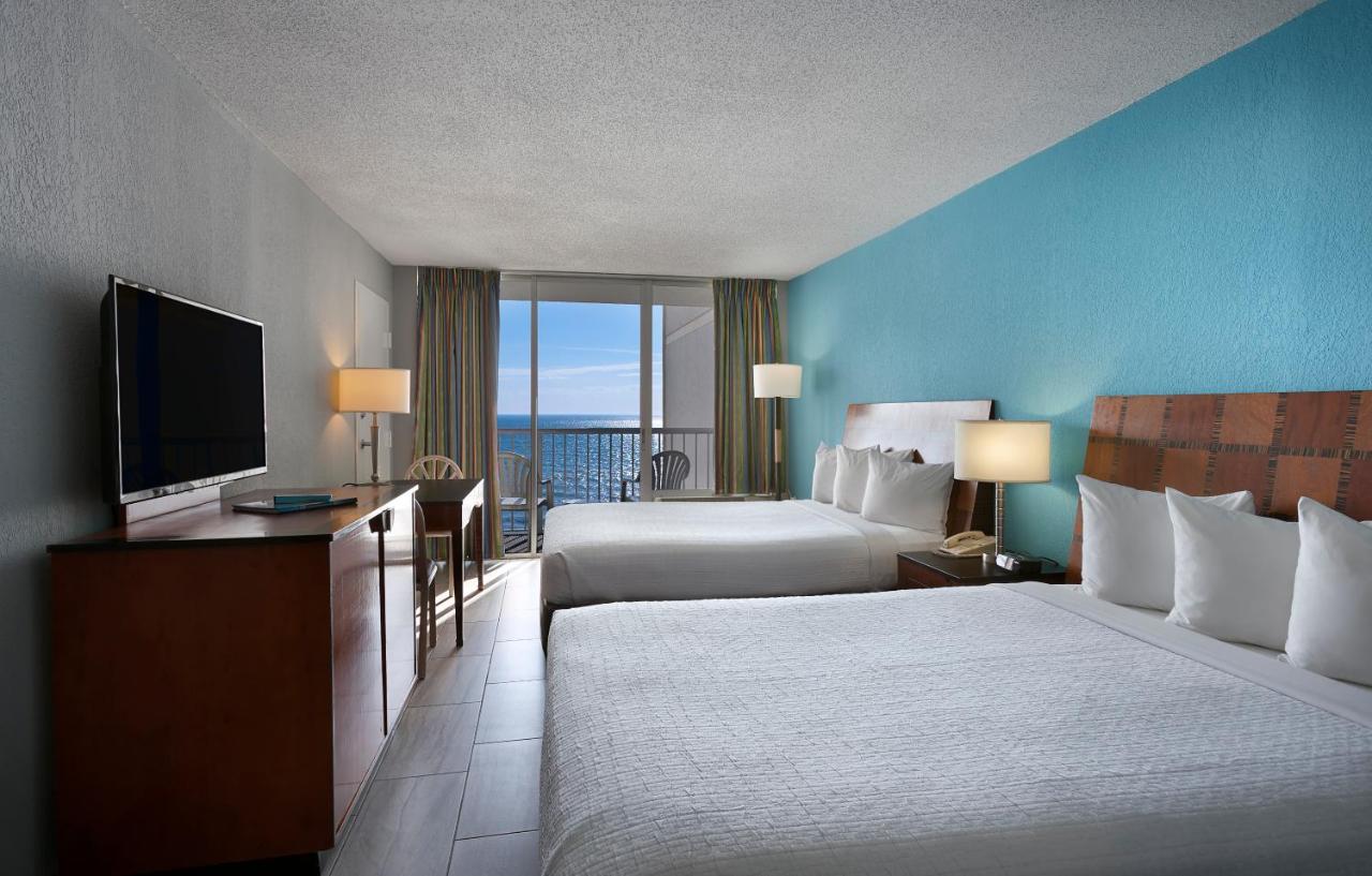 Oceanfront Queen Efficiency at Crown Reef Beach Resort and Waterpark